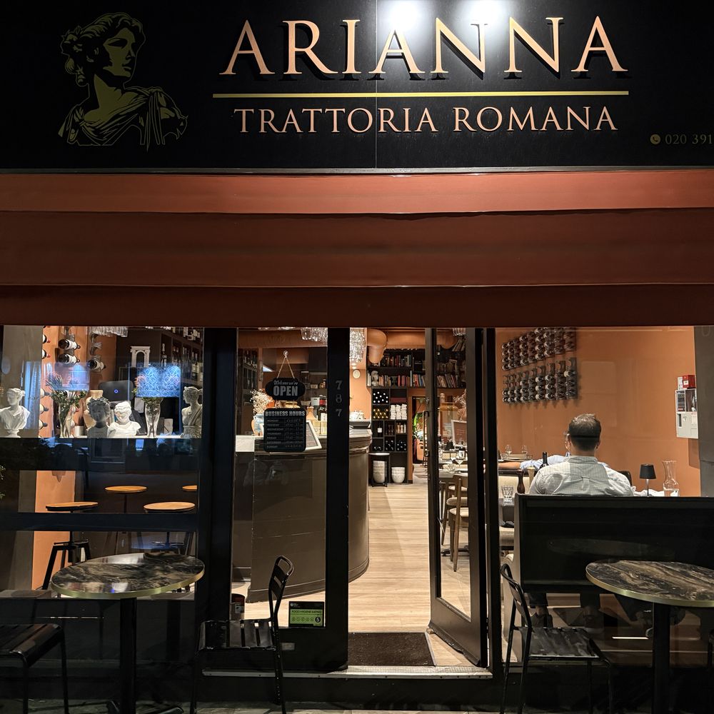 The entrance to Arianna Trattoria Romana, 787 Fulham Road